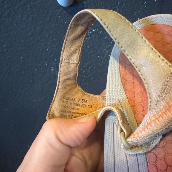 Women’s Baretraps Tan and Peach Outdoor Sandals with Adjustable Straps - Picture 8 of 8